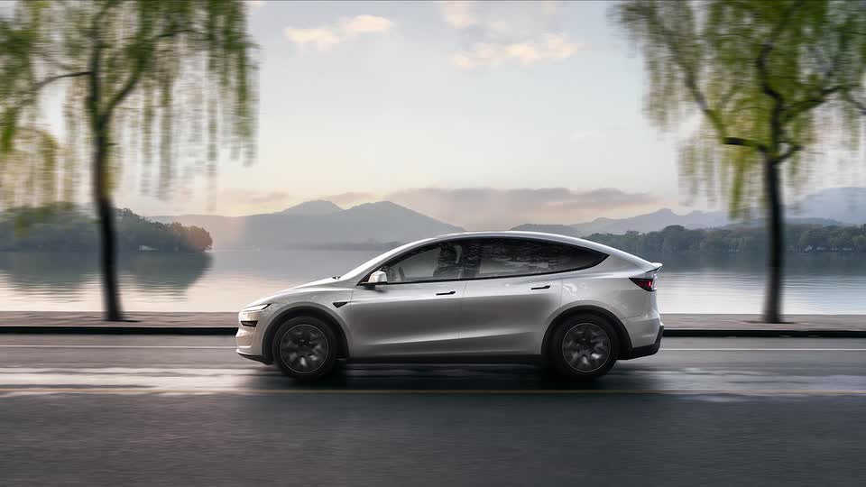 First Shift: Tesla stretches the Model Y