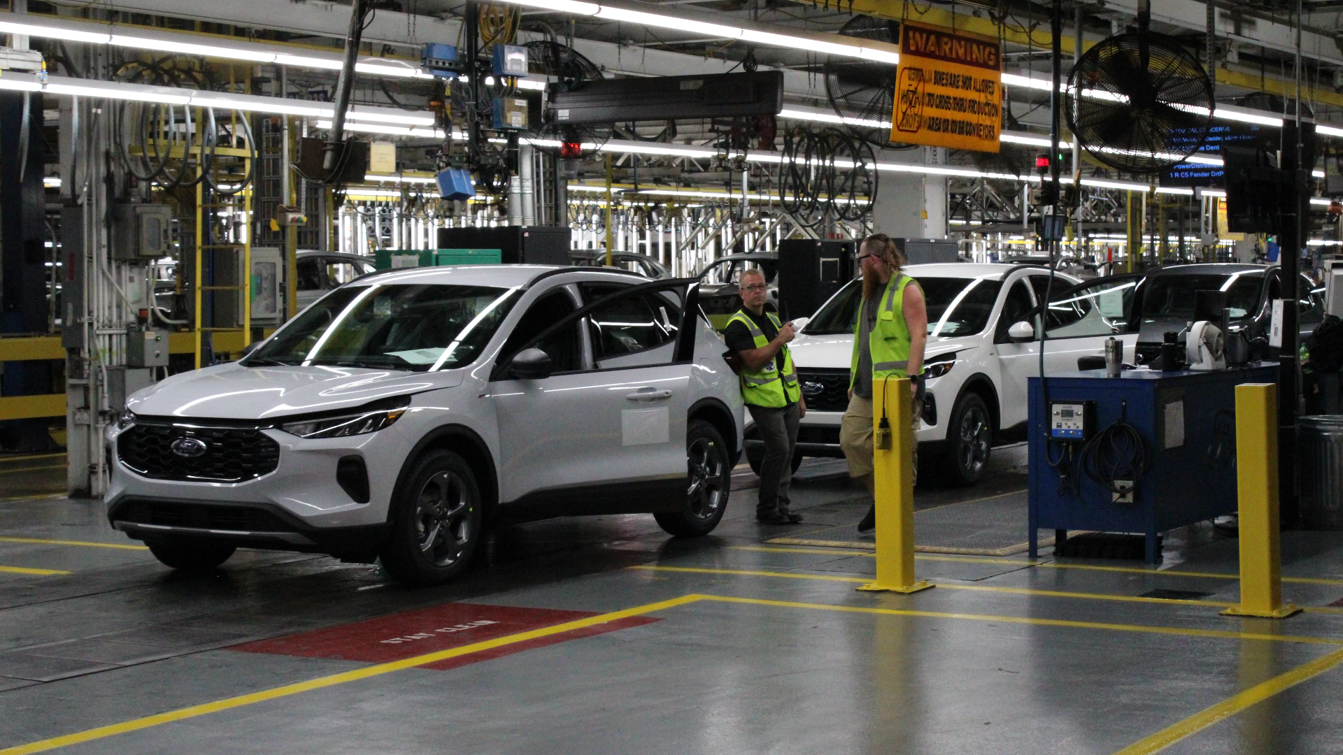Ford Escape ends production - Automotive News